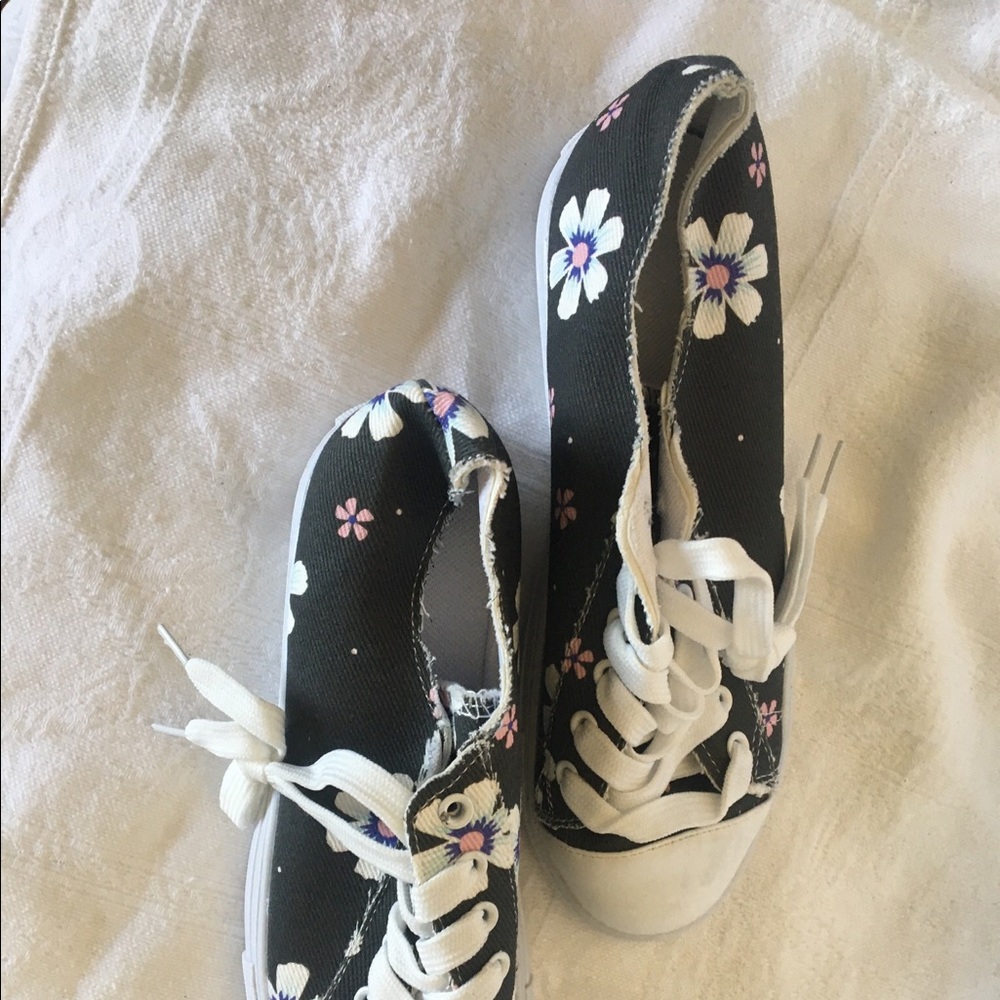 BRAND NEW Casual Sneakers with Floral Design